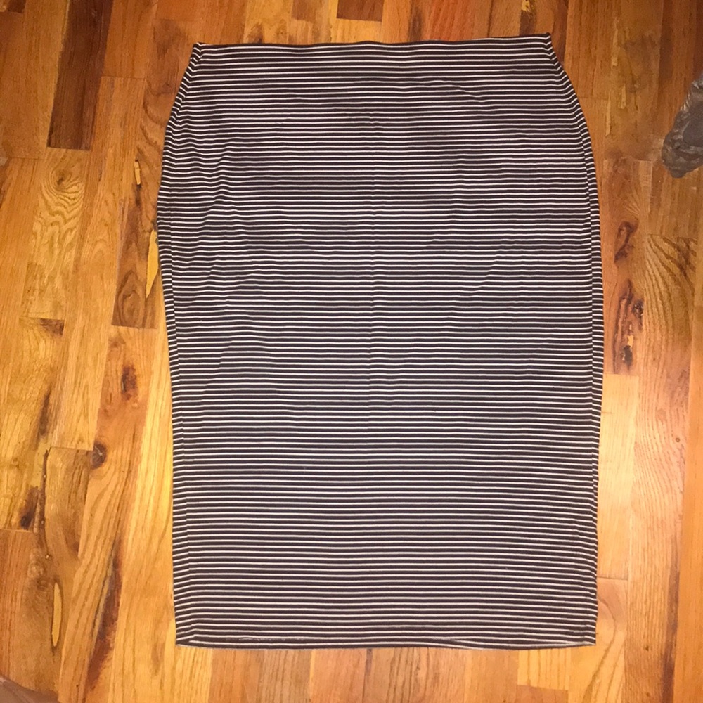 Black and white striped pencil skirt